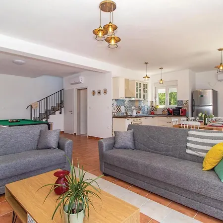 Stunning In With Jacuzzi, Wifi And Outdoor Swimming Pool Crikvenica