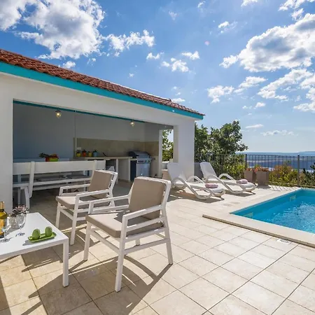 Stunning In With Jacuzzi, Wifi And Outdoor Swimming Pool Nyaraló Crikvenica
