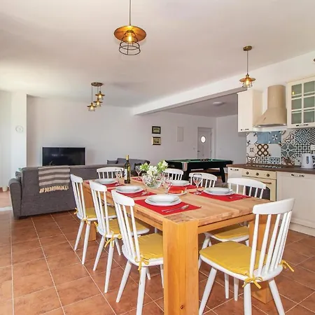 Stunning In With Jacuzzi, Wifi And Outdoor Swimming Pool
