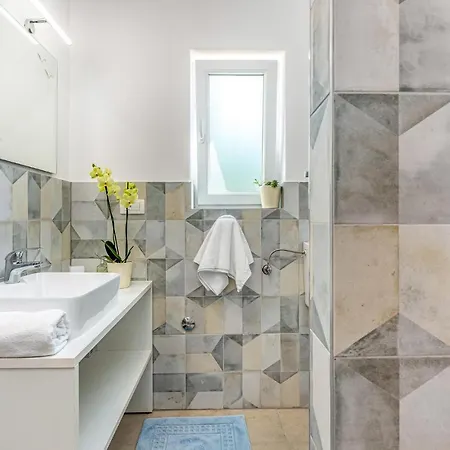 Stunning In With Jacuzzi, Wifi And Outdoor Swimming Pool * Crikvenica