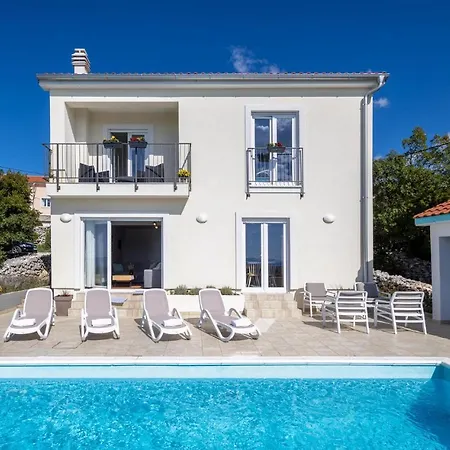 Stunning In With Jacuzzi, Wifi And Outdoor Swimming Pool Crikvenica