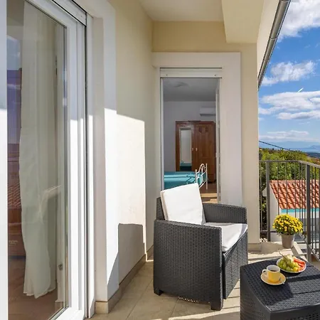 Stunning In With Jacuzzi, Wifi And Outdoor Swimming Pool *
