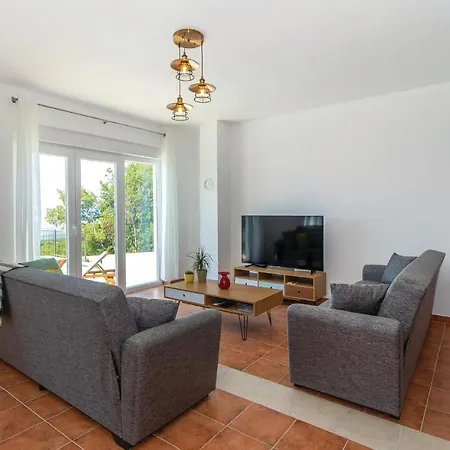 Stunning In With Jacuzzi, Wifi And Outdoor Swimming Pool *