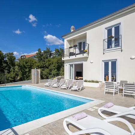 Stunning In With Jacuzzi, Wifi And Outdoor Swimming Pool Holiday home Crikvenica